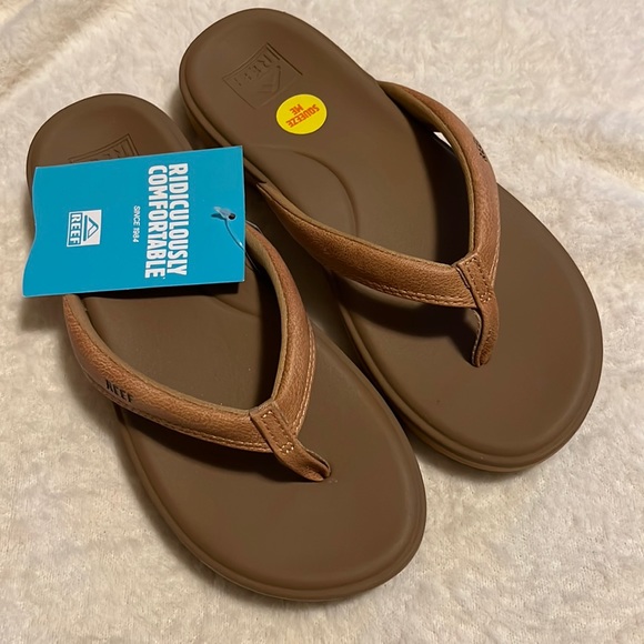 Reef Shoes - NWT Reef Cushion Cloud Flip Flops Natural Size 6